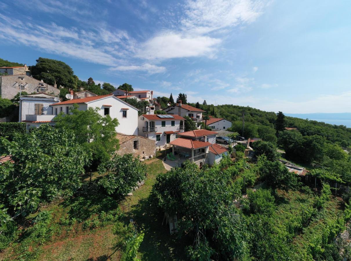 Apartments Tinka Brseč 외부 사진