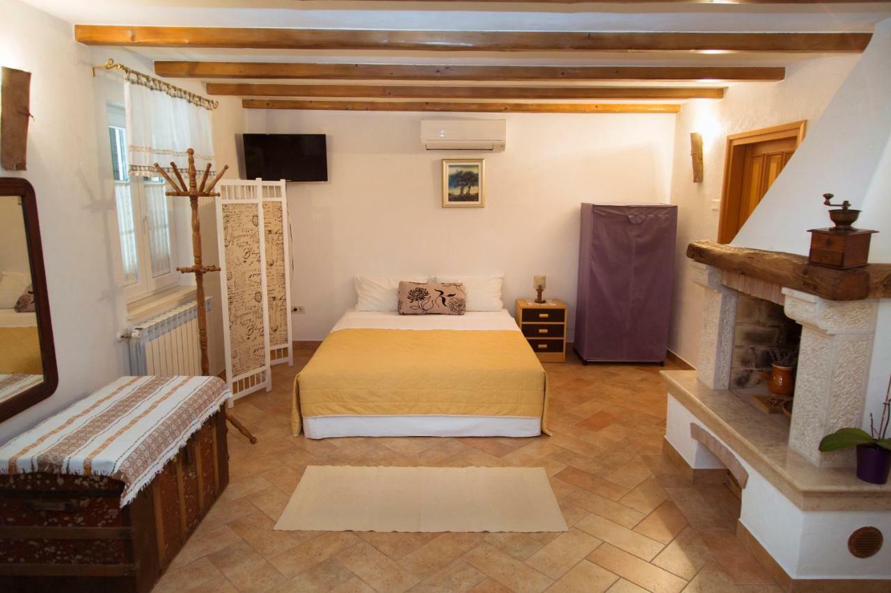 Apartments Tinka Brseč 외부 사진