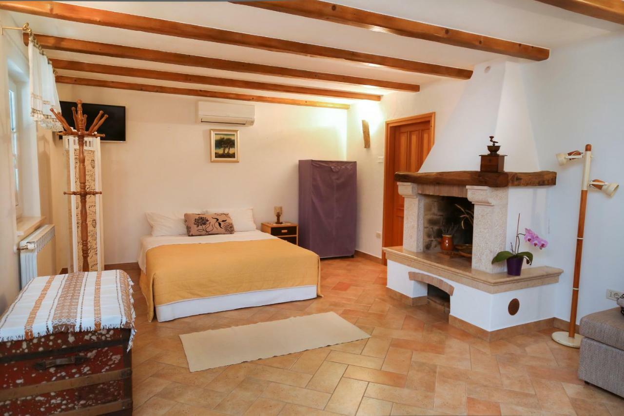 Apartments Tinka Brseč 외부 사진