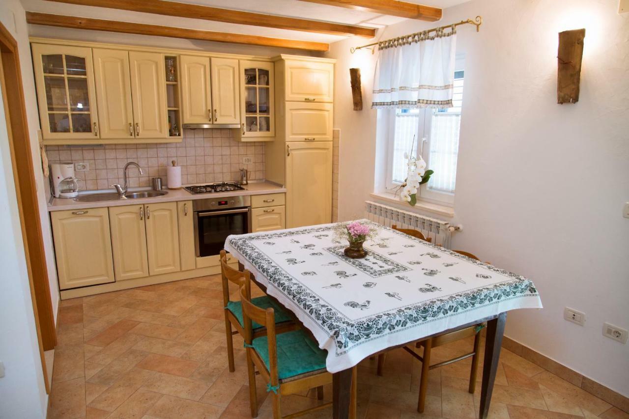 Apartments Tinka Brseč 외부 사진