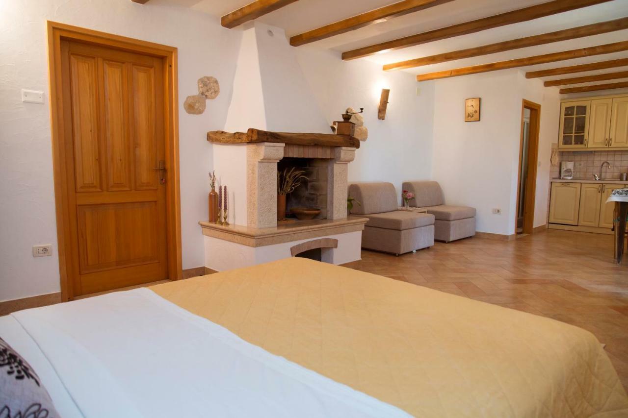 Apartments Tinka Brseč 외부 사진