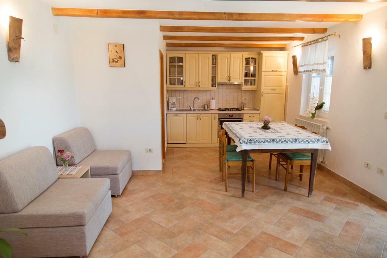 Apartments Tinka Brseč 외부 사진