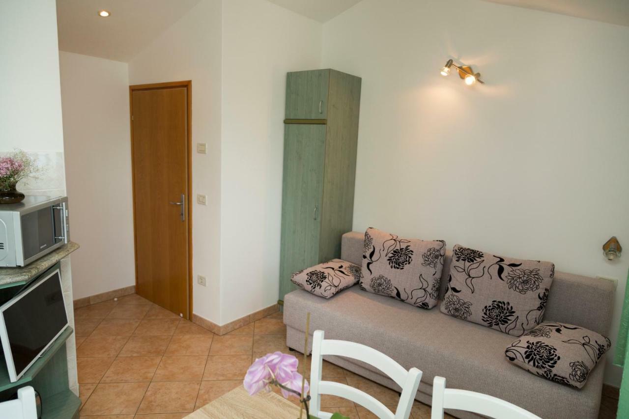 Apartments Tinka Brseč 외부 사진