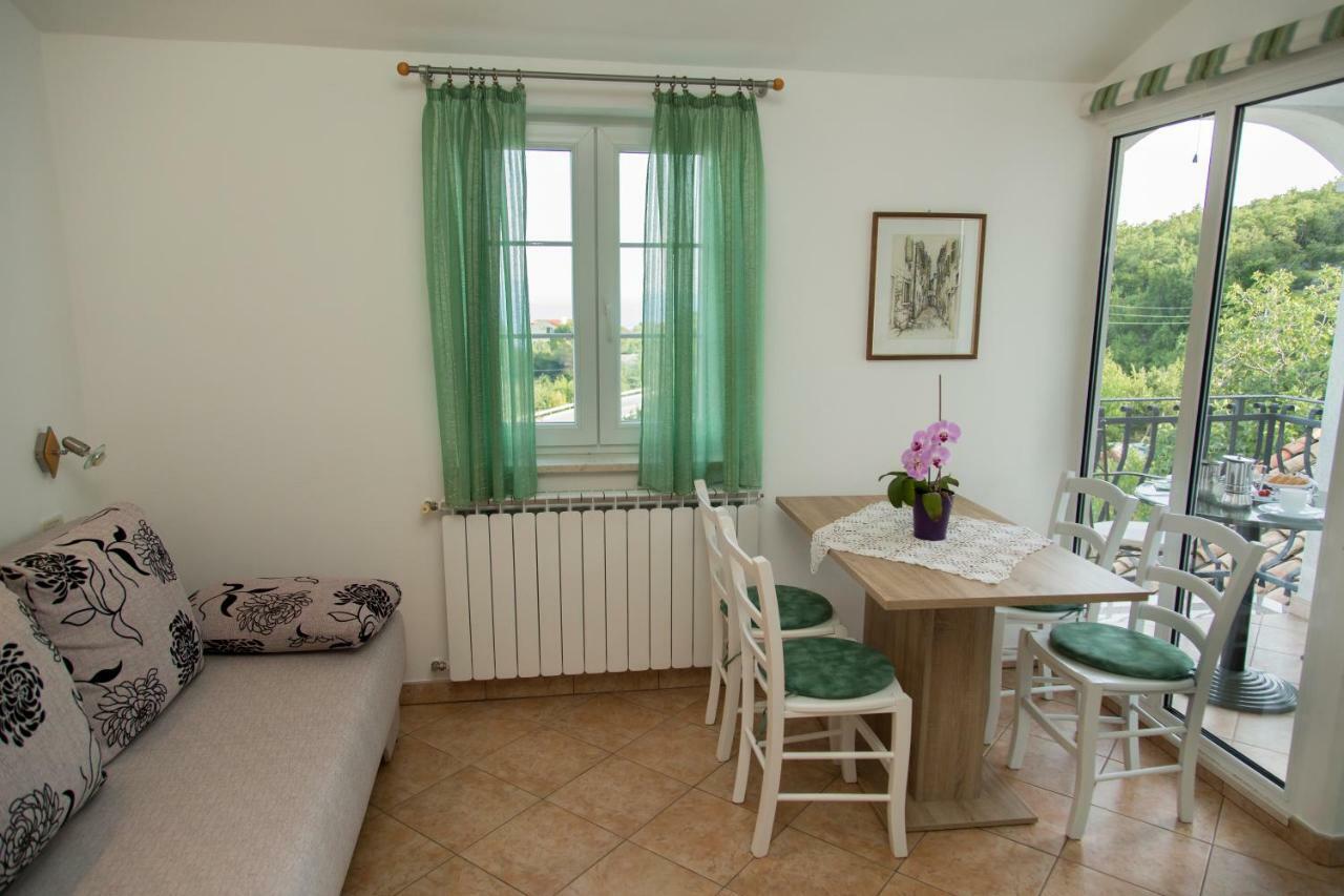 Apartments Tinka Brseč 외부 사진