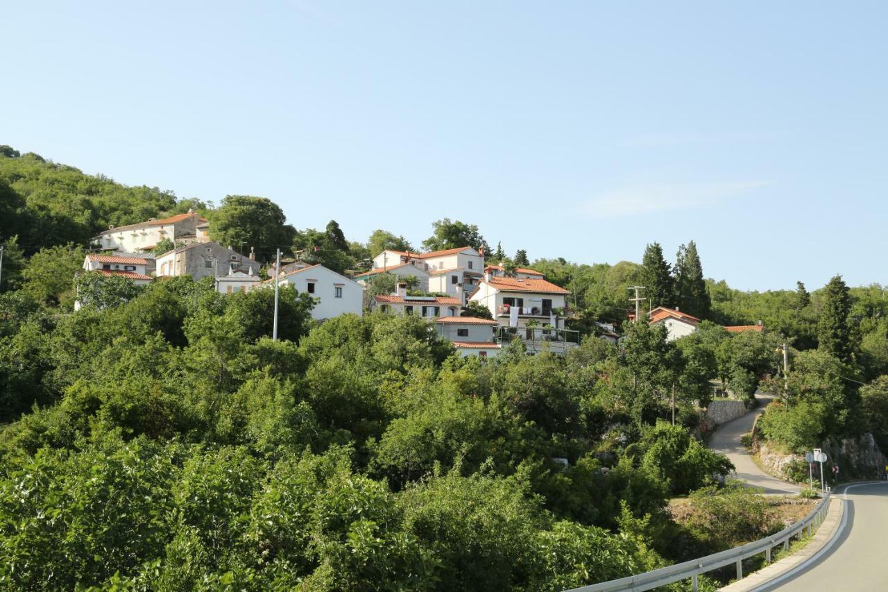 Apartments Tinka Brseč 외부 사진