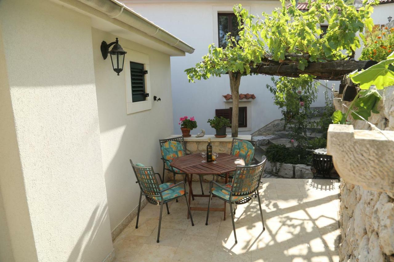 Apartments Tinka Brseč 외부 사진