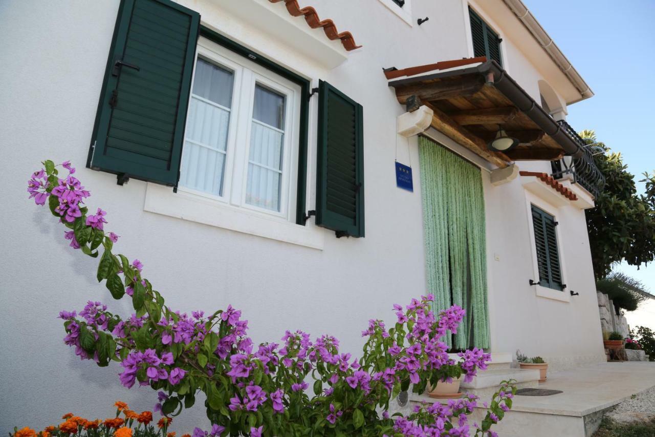 Apartments Tinka Brseč 외부 사진